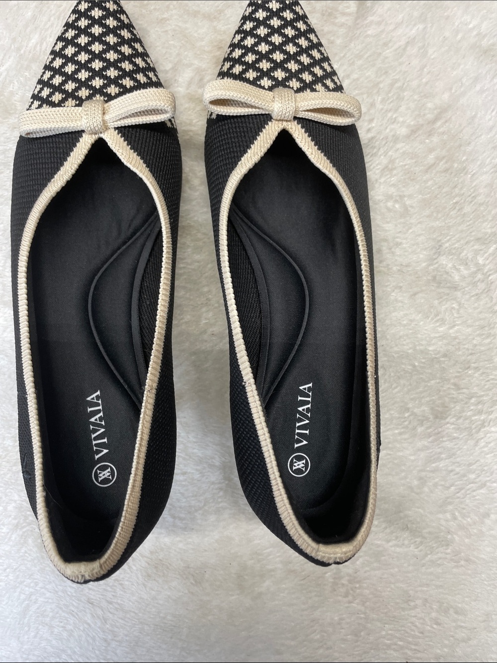 Vivaia Black Pointed Knit Heels with Cream Trim - Picture 7 of 10